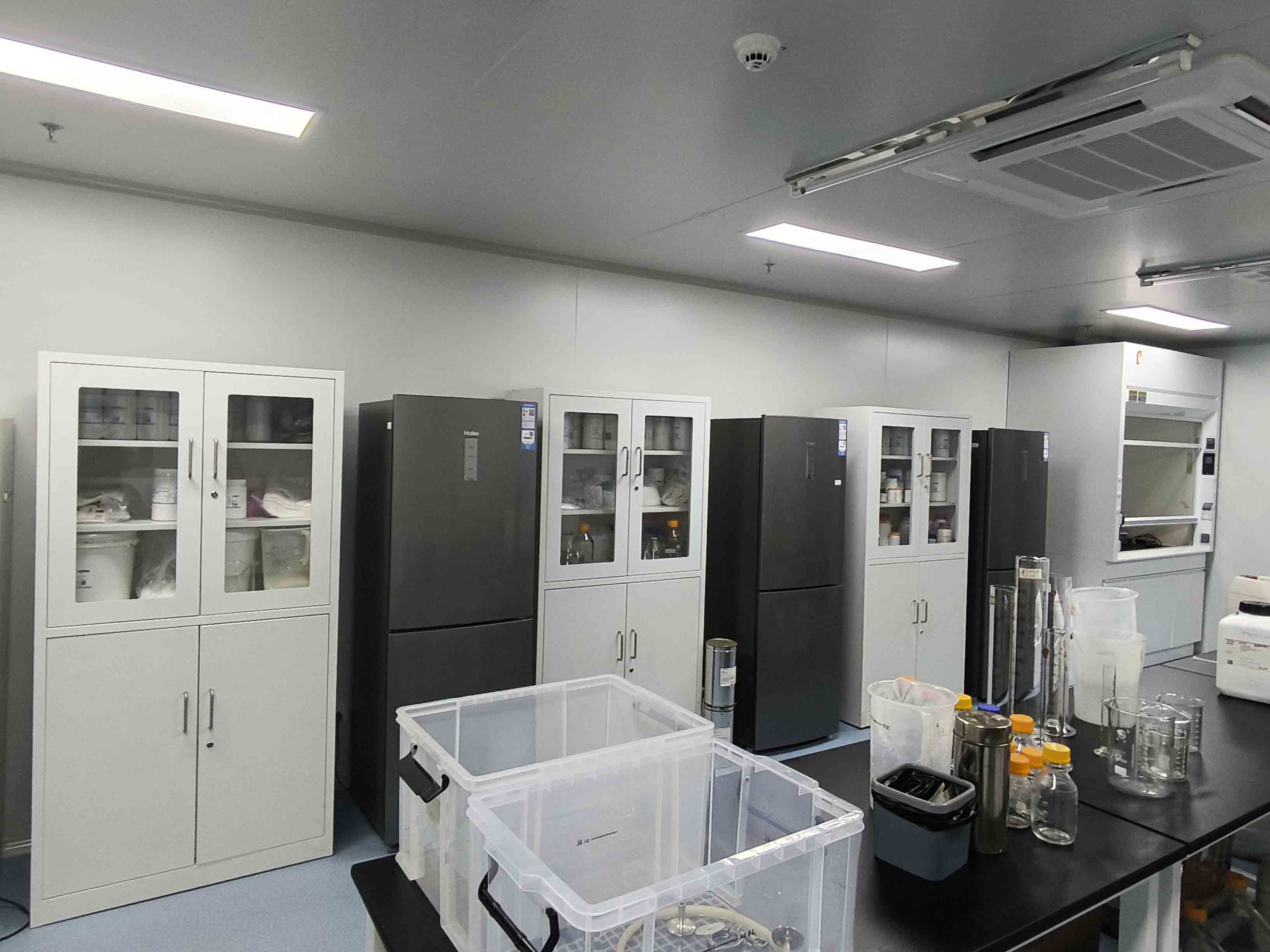 华巨升实验室实验台、器皿柜及气体管路专业定制